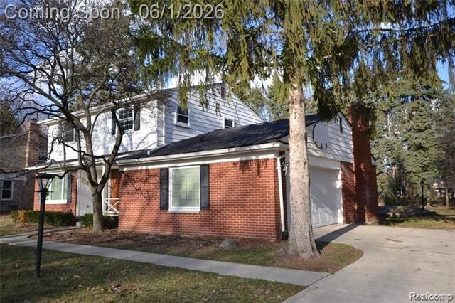 Property Photo: 1707 Fox River Drive MI 48304