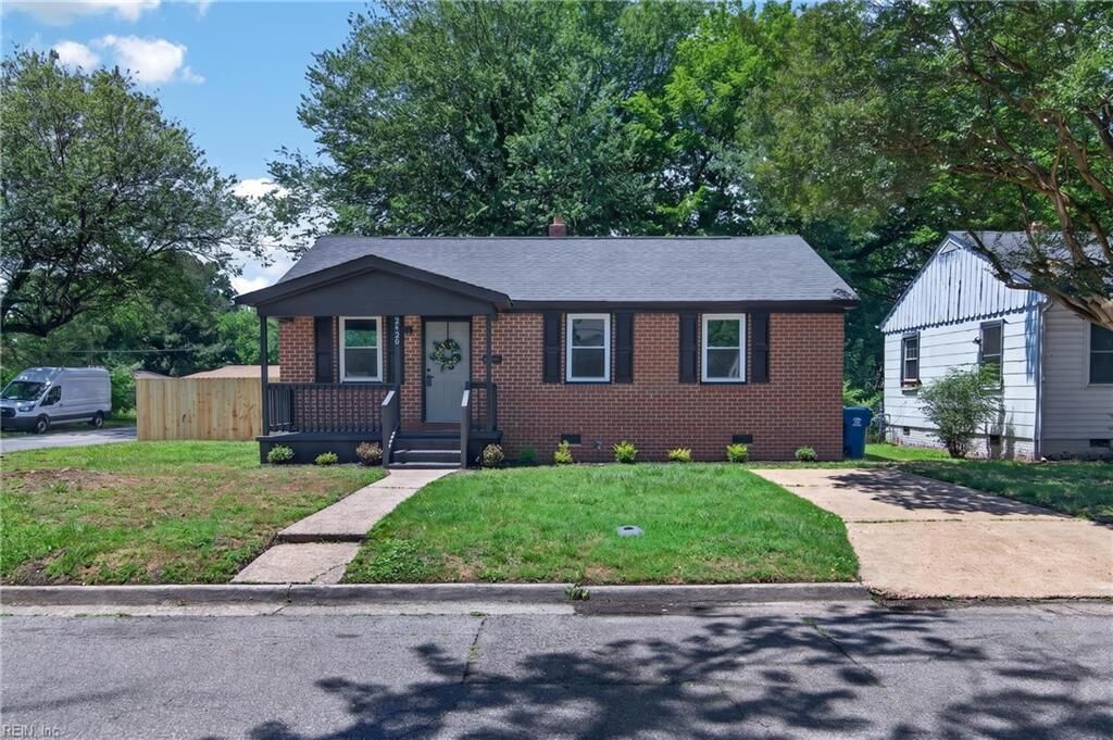 Property Photo:  2420 Charleston Ave  VA 23704 