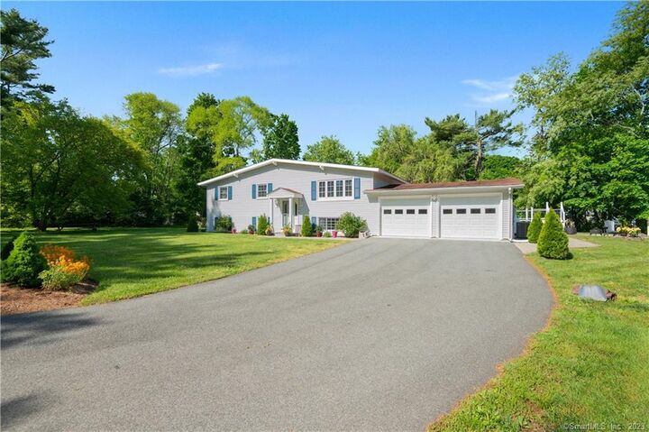 Property Photo: 10 London Court CT 06475