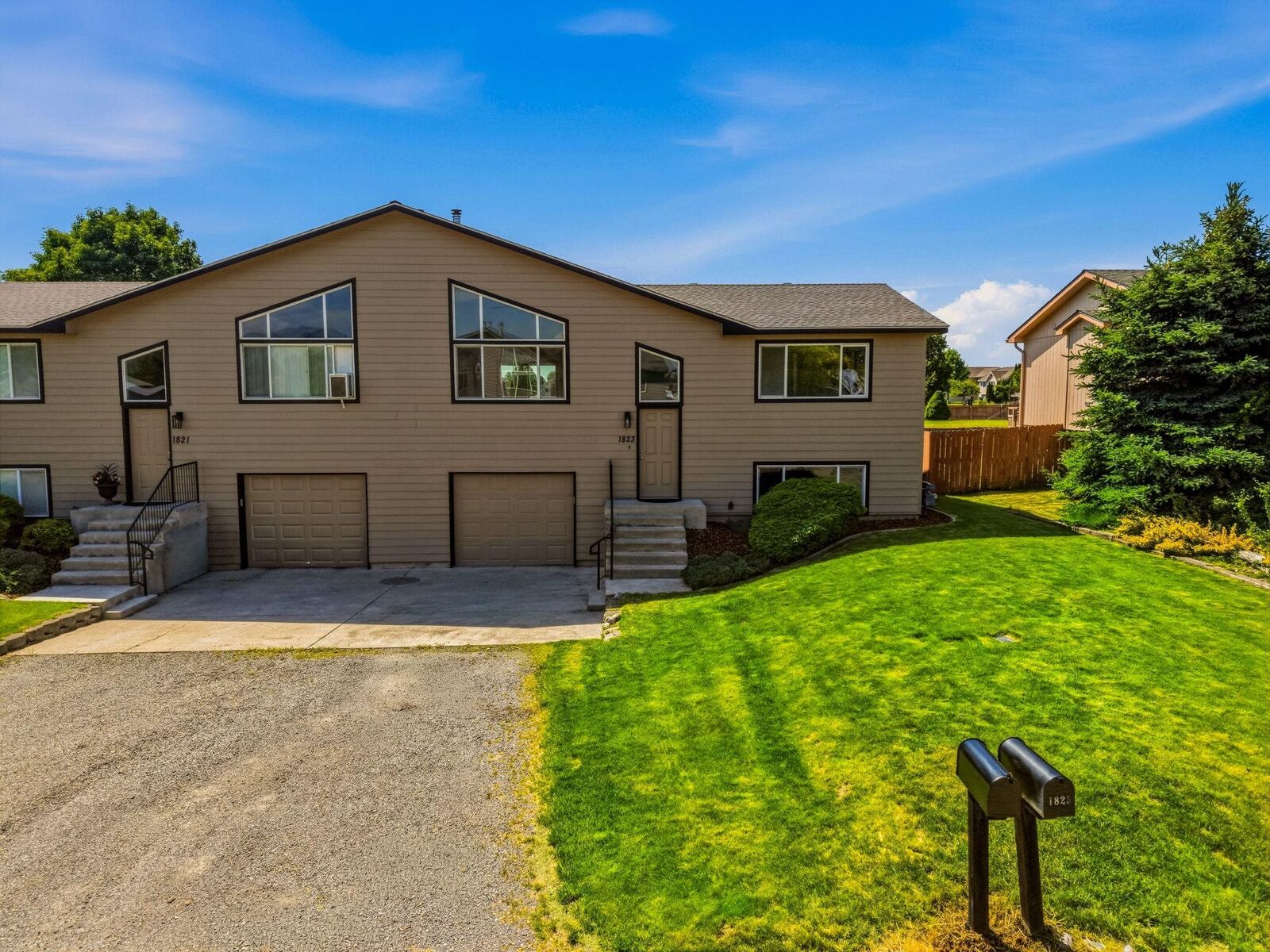 Property Photo:  1821 N Corbin Ln 1823 N Corbin Ln  WA 99016 