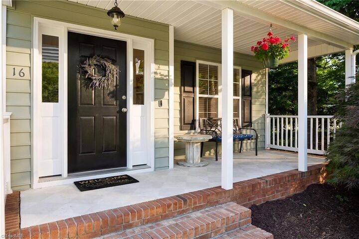 Property Photo:  16 Country Walk Lane  NC 27407 