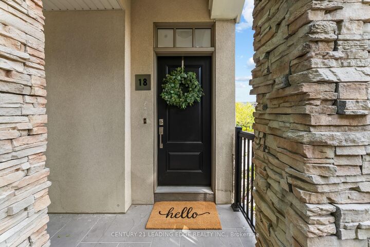 Property Photo: 3077 Cawthra Road 18 ON L5A 2X4