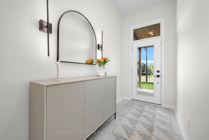 Property Photo: 515 Paakanaak Avenue ON K1X 0G9