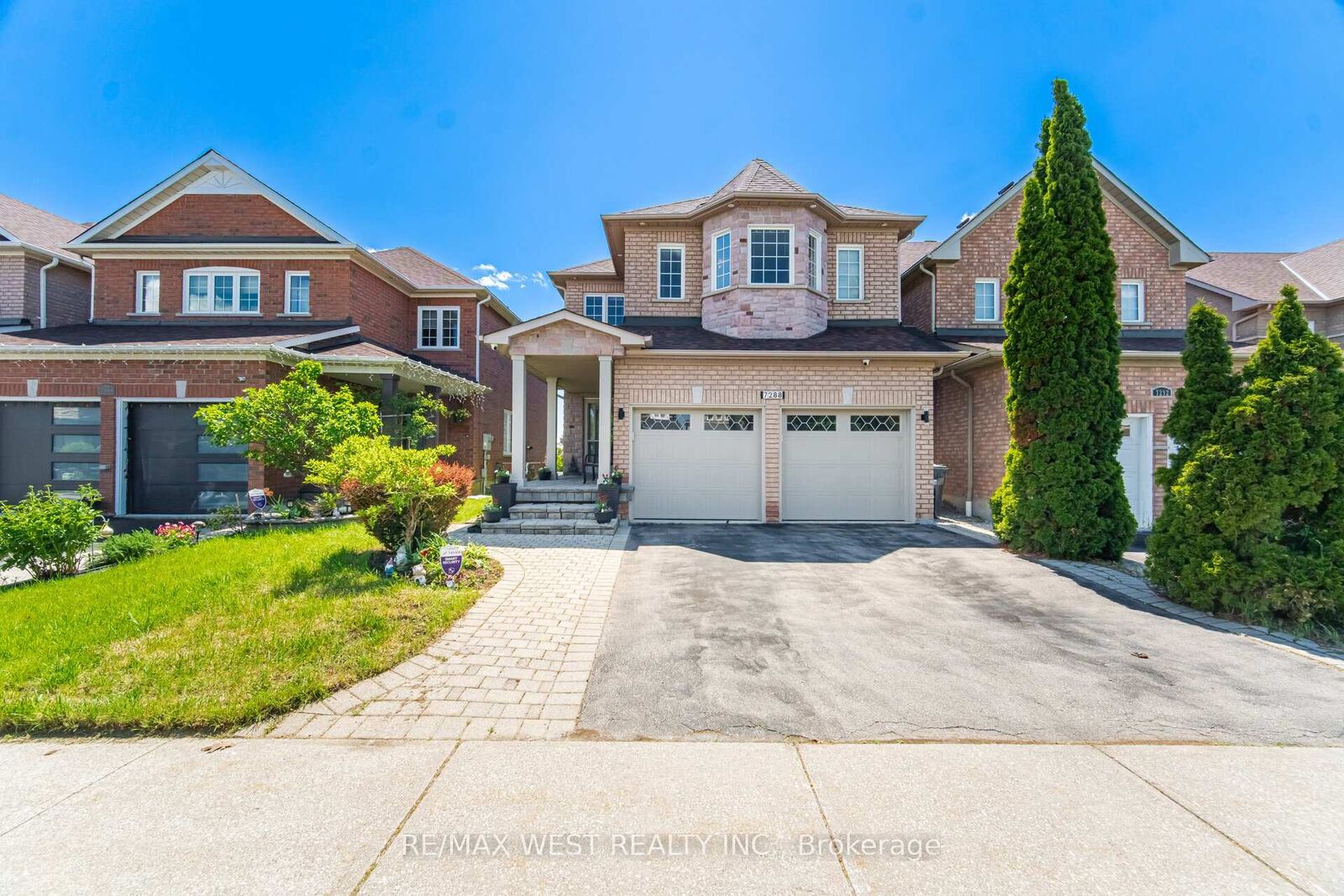 Property Photo: 7288 Zinnia Place ON L5W 1K6