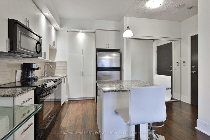 Property Photo: 181 Wynford Drive 412 ON M3C 0C6