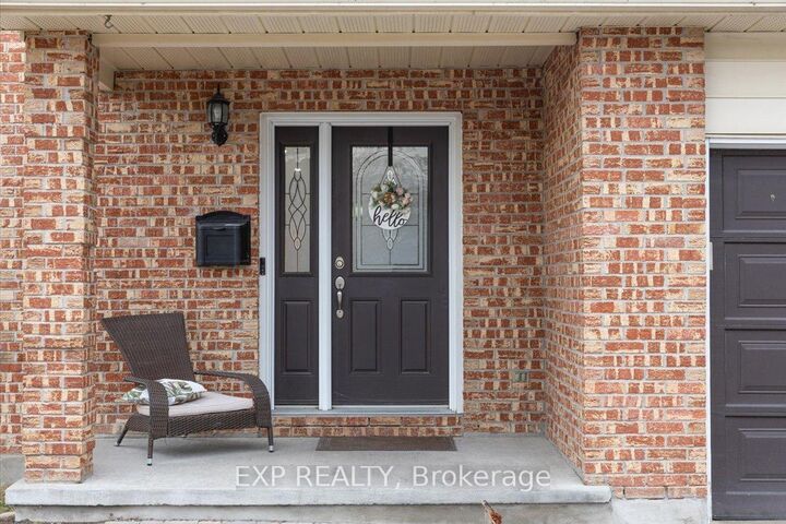 Property Photo: 4 Bobcat Way ON K2S 1P3