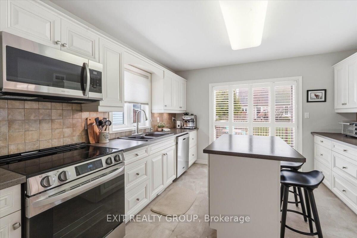 Property Photo: 26 Lockwood Drive ON K0K 1H0