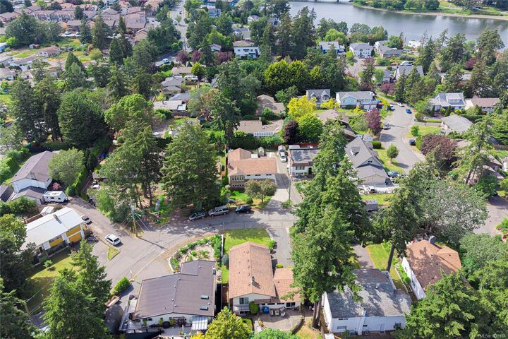 Property Photo: 916 Rankin Rd BC V9A 6V6