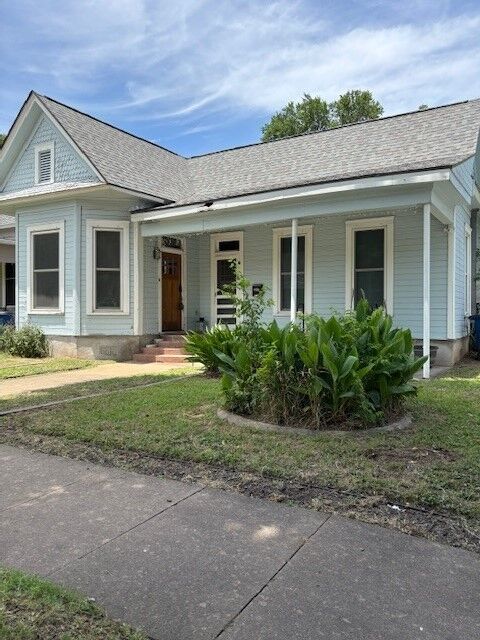 Property Photo:  1006 Willow Street A  TX 78702 