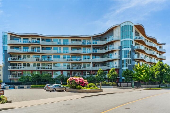 Property Photo: 20416 Park Avenue 304 BC V3A 0N2