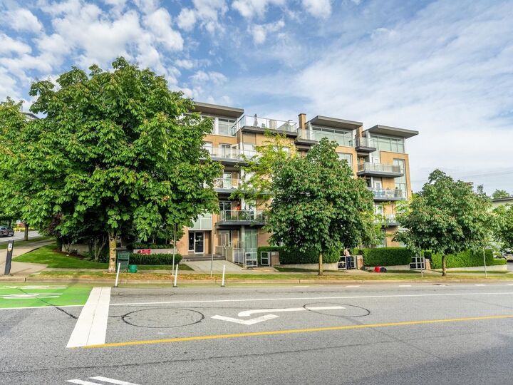 Property Photo:  1288 Chesterfield Avenue Ph1  BC V7M 0B1 