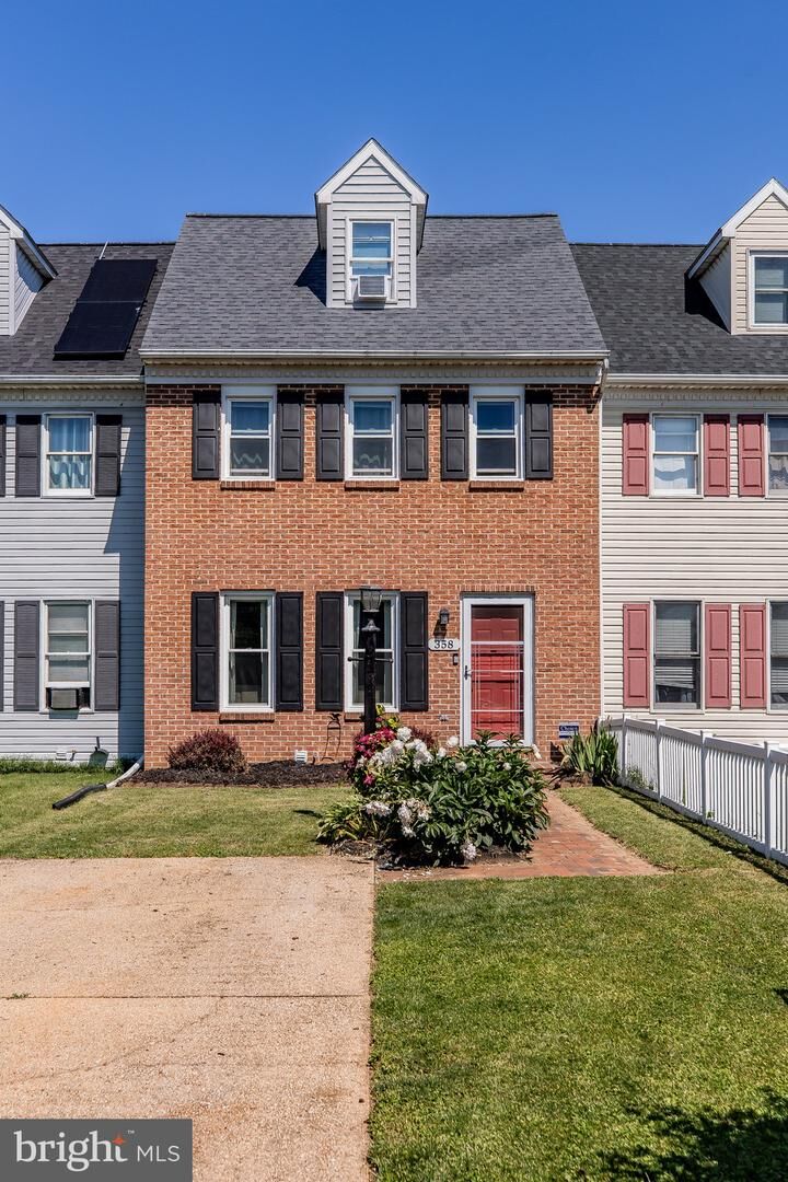Property Photo:  358 Cardinal Road  PA 17543 