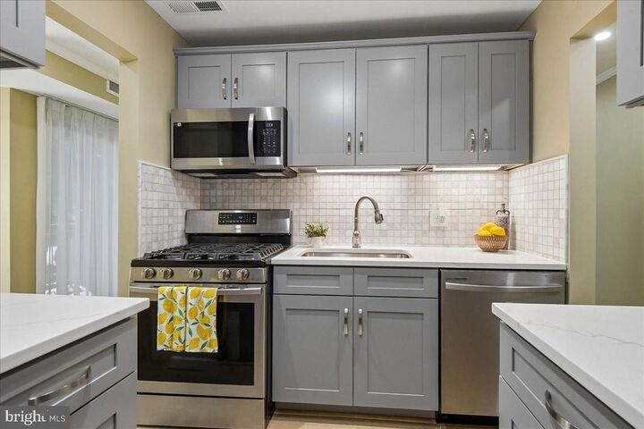 Property Photo:  6005 Majors Lane 5 O29  MD 21045 