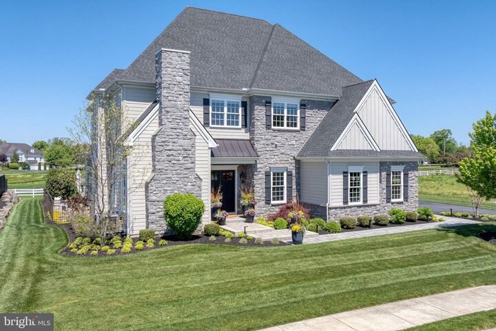 Property Photo:  685 Fleetwood Drive  PA 17543 
