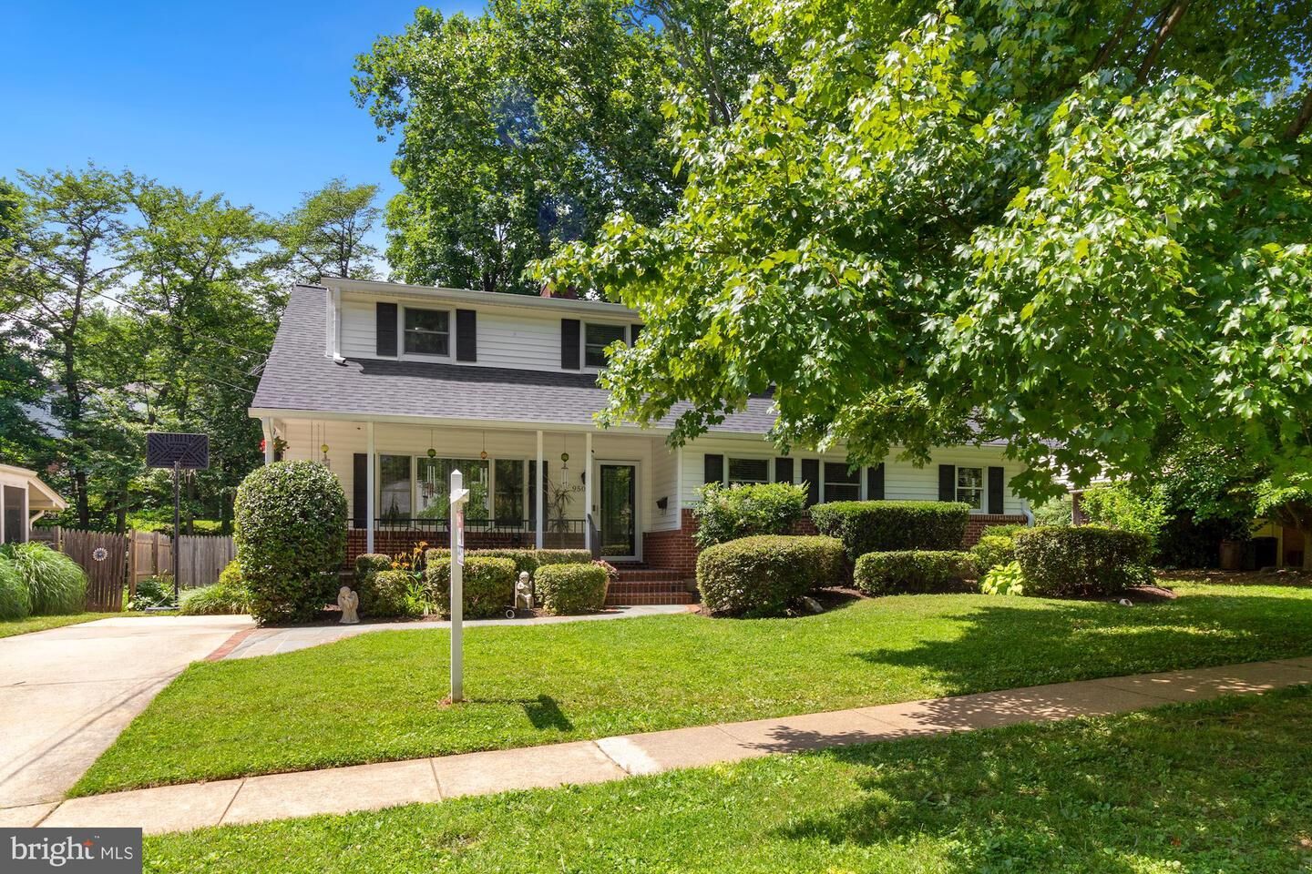 Property Photo: 9504 Wadsworth Drive MD 20817
