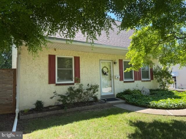 Property Photo:  331 E Woodlyn Circle  PA 19094 