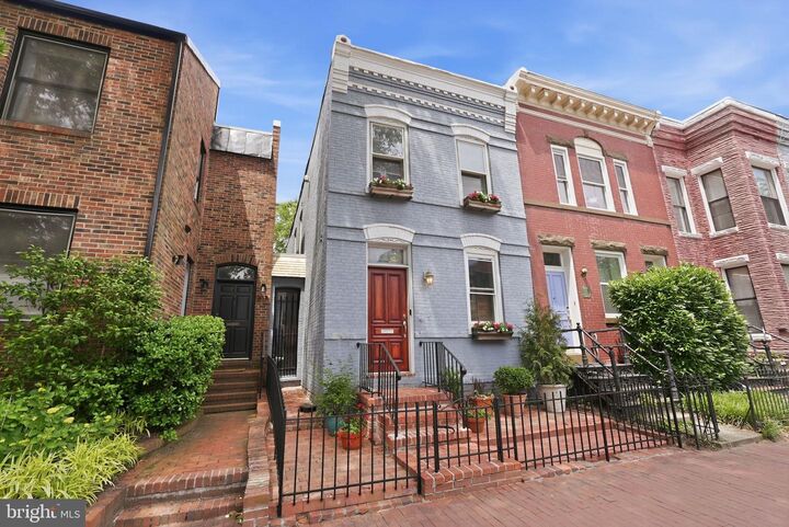 Property Photo:  315 11th Street SE  DC 20003 