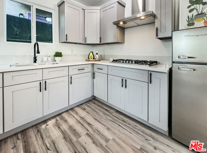 Property Photo:  8946 Bryson Ave  CA 90280 