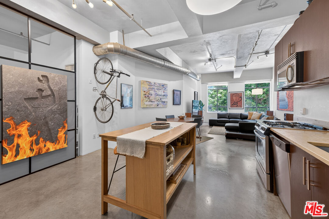 Property Photo:  849 S Broadway  CA 90014 