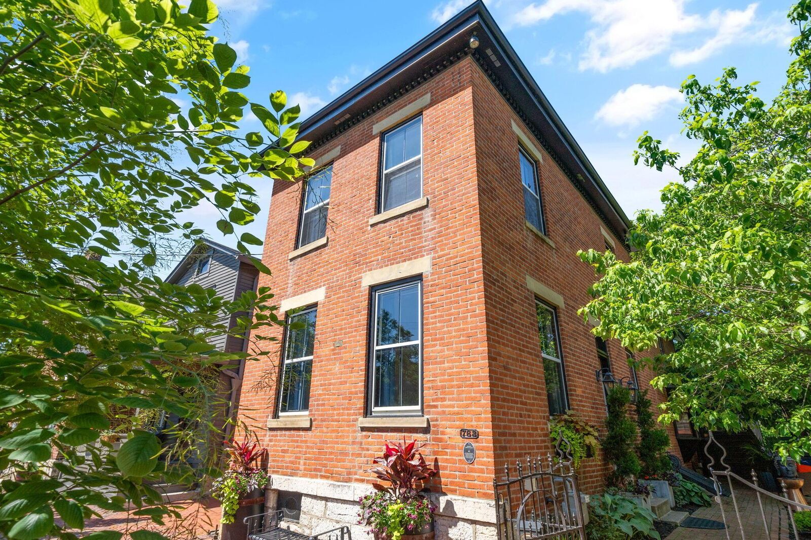 Property Photo:  763 Mohawk Street  OH 43206 