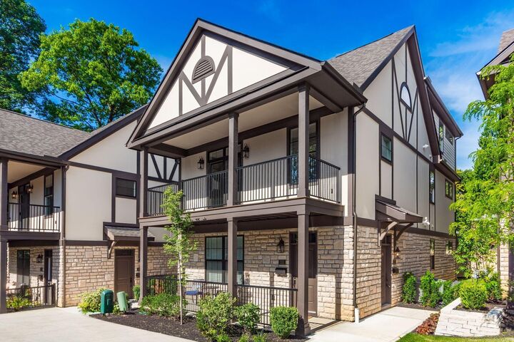 Property Photo: 2015 W 5th Avenue OH 43212