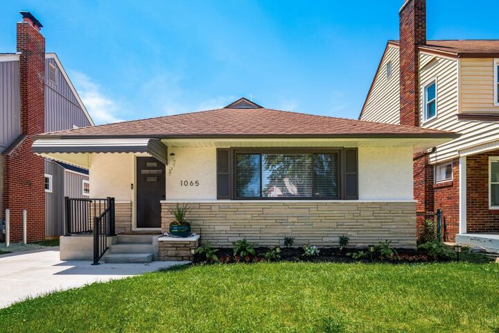 Property Photo: 1065 Lilley Avenue OH 43206