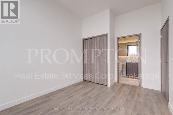 Property Photo: 85 McMahon Drive 3105 ON M2K 0H1