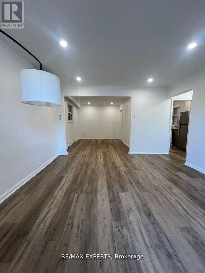 Property Photo:  101 Kenwood Avenue 2  ON M6C 2S1 
