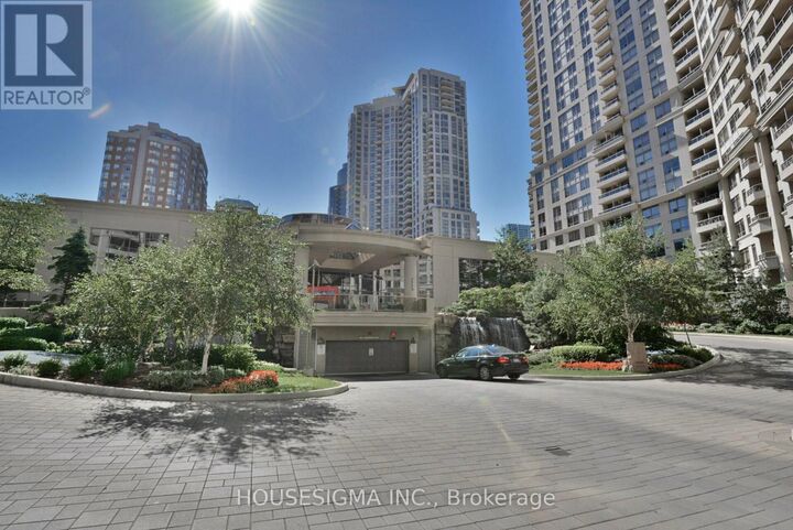 Property Photo:  3880 Duke Of York Boulevard 807  ON L5B 4M7 