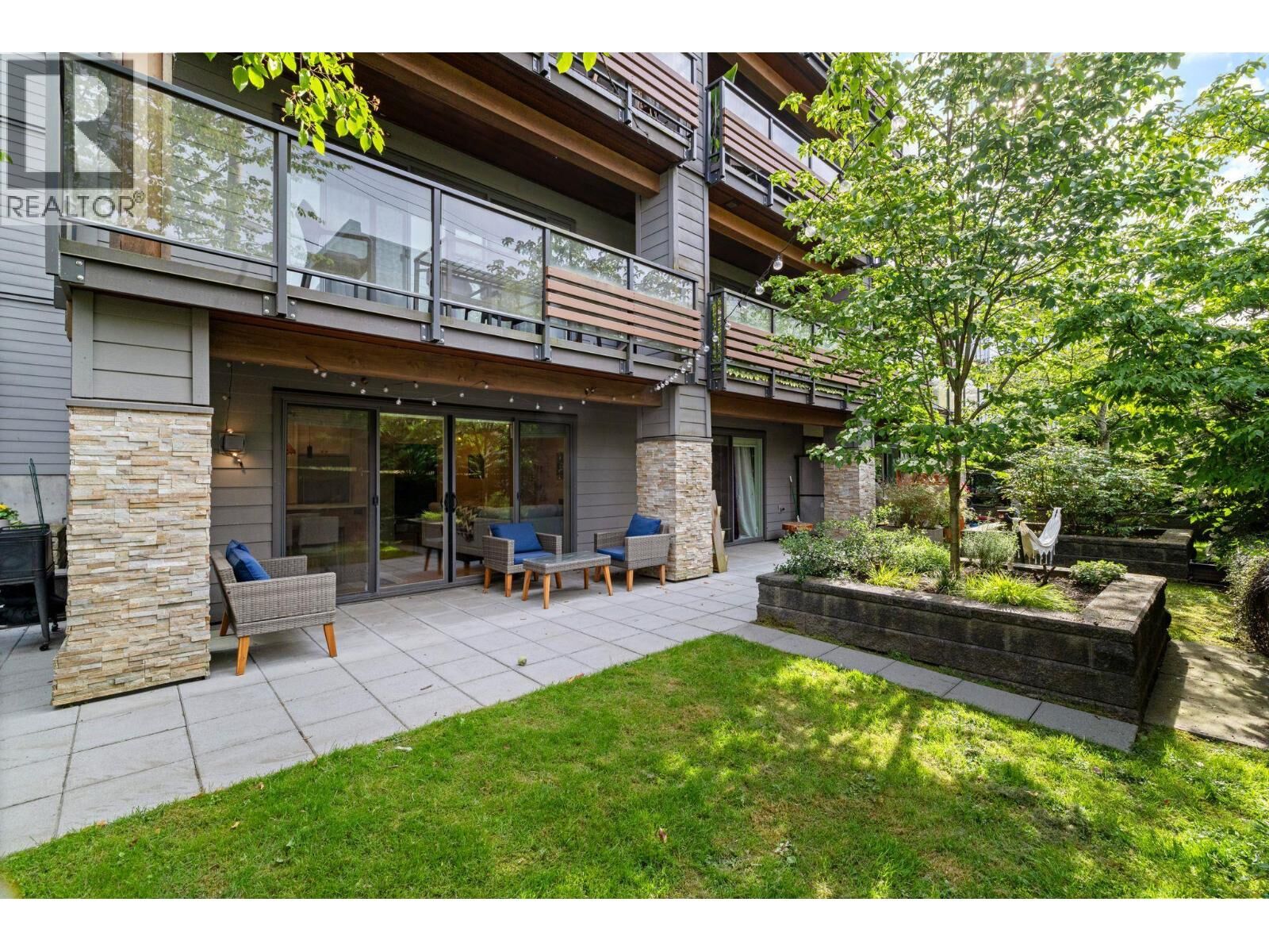 Property Photo: 1661 East 2nd Avenue 102 BC V5N 1E1