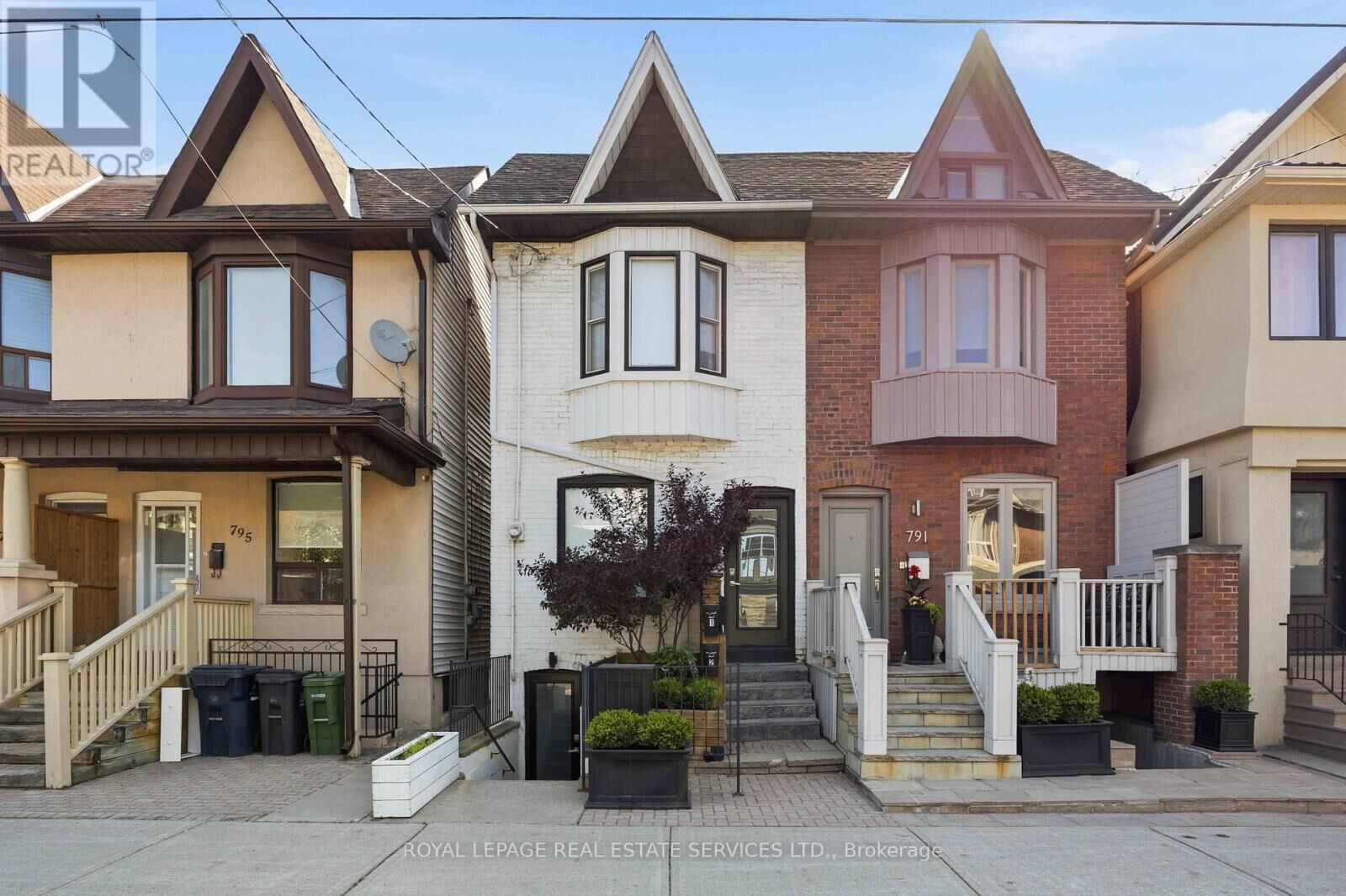 Property Photo:  793 Pape Avenue 4  ON M4K 3T2 
