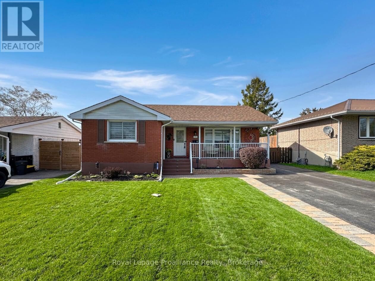 Property Photo:  10 Chown Crescent  ON K8P 4P9 