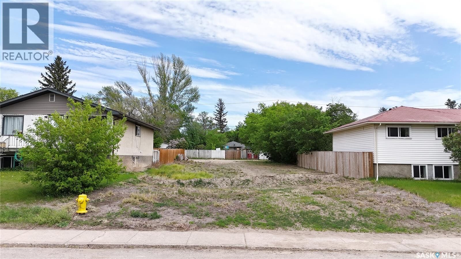 Property Photo:  336 V Avenue S  SK S7M 3E5 