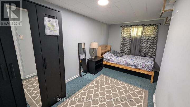 Property Photo: 56 Caracas Road Room 3 ON M2K 1B1