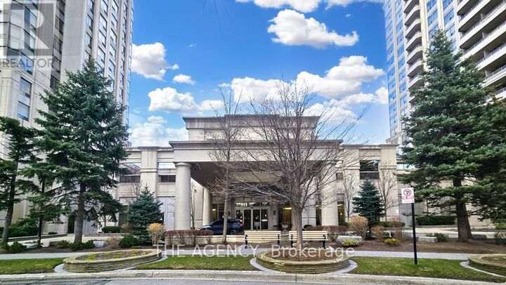 Property Photo: 25 Kingsbridge Garden Circle 226 ON L5R 4B1