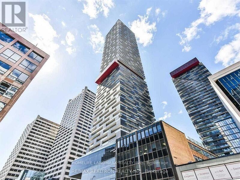 Property Photo:  8 Eglinton Avenue East 2009  ON M4P 0C1 