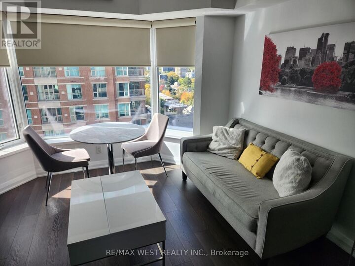 Property Photo: 155 Yorkville Avenue 1616 ON M5R 0B4