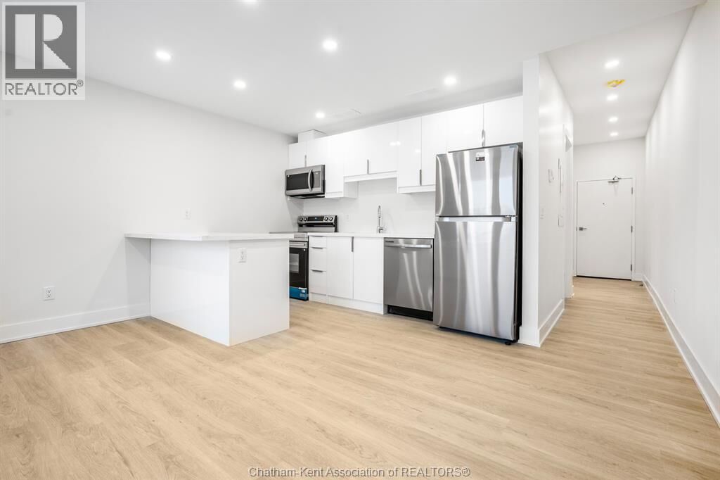 Property Photo: 153 King Street West 6 ON N7M 1E4