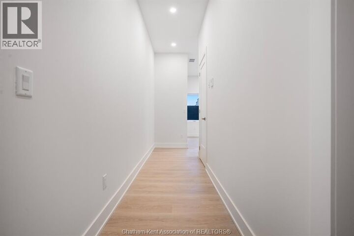 Property Photo:  153 King Street 7  ON N7M 1E4 