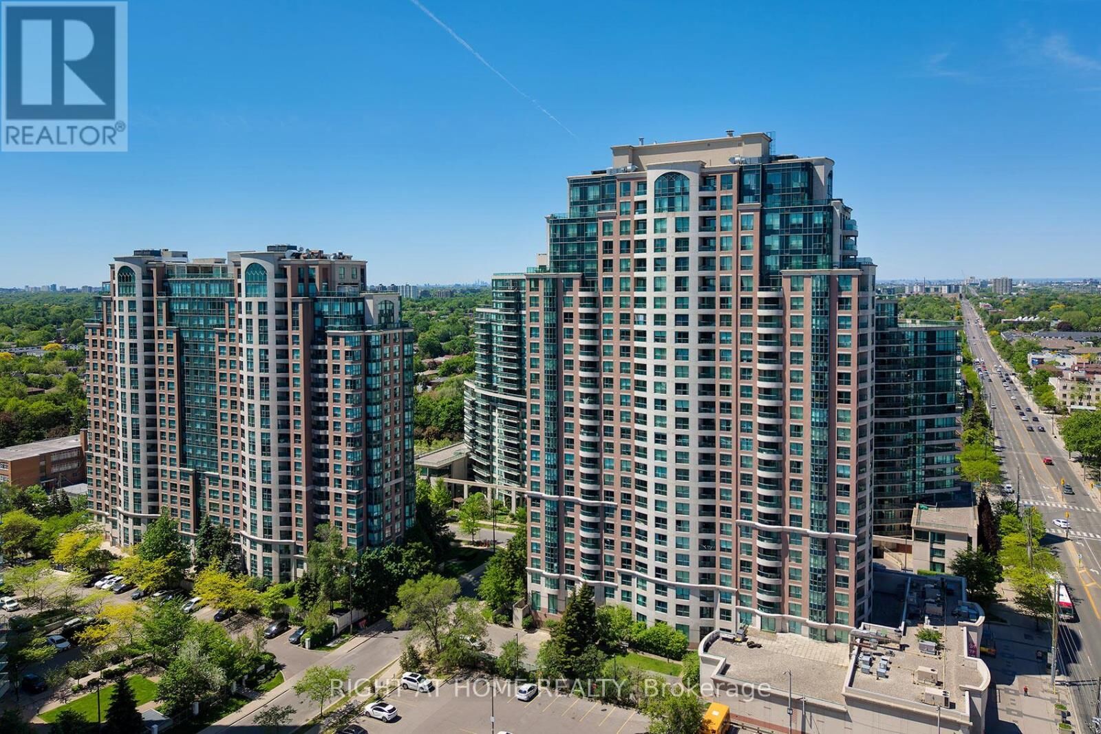 Property Photo: 7 Lorraine Drive 210 ON M2N 7H2