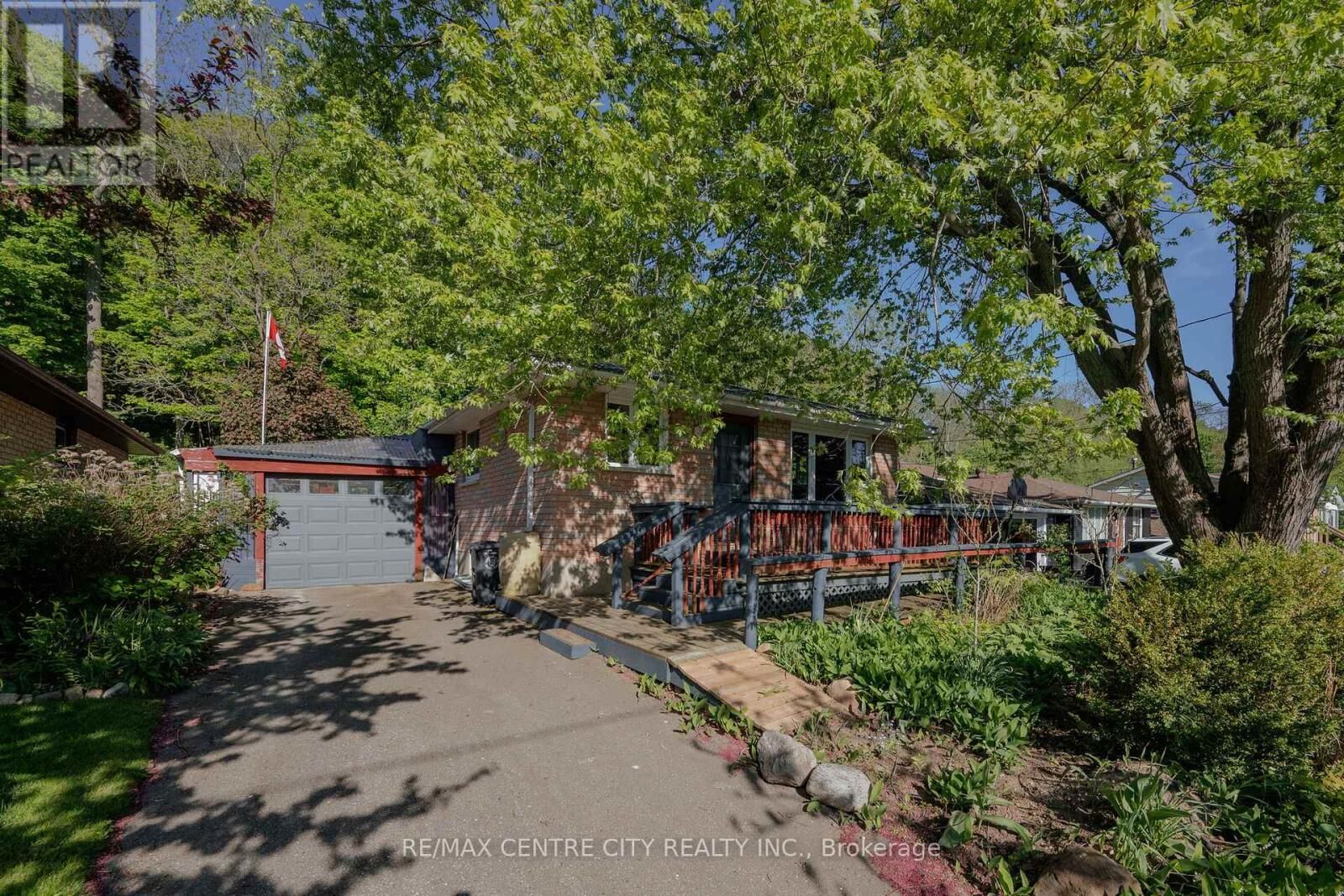 Property Photo: 275 Frances Street ON N5L 1A9
