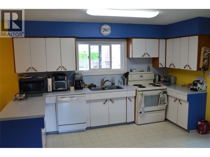 Property Photo: 1962 Parkcrest Avenue BC V2B 4X4