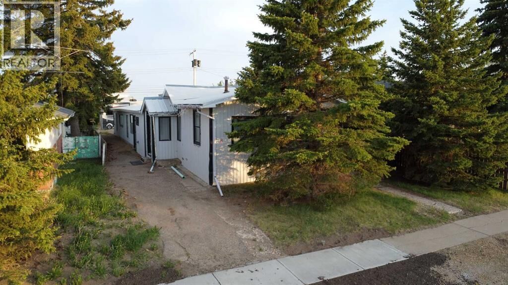 Property Photo: 305 2 Avenue East AB T0J 1P0