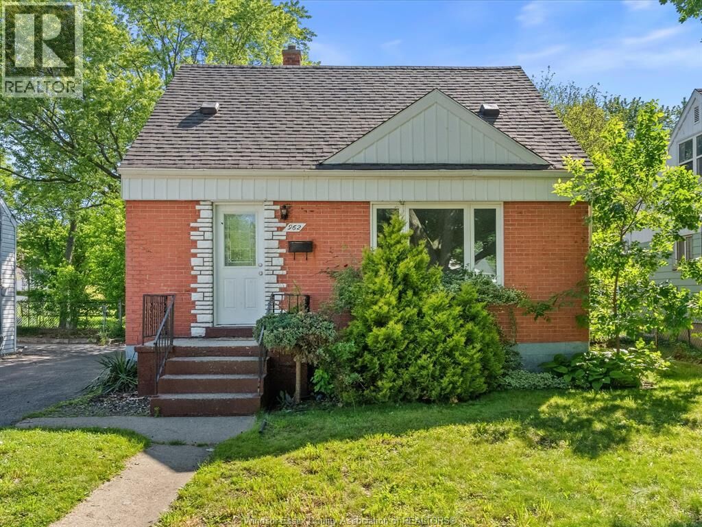 Property Photo:  962 Askin  ON N9B 2X7 