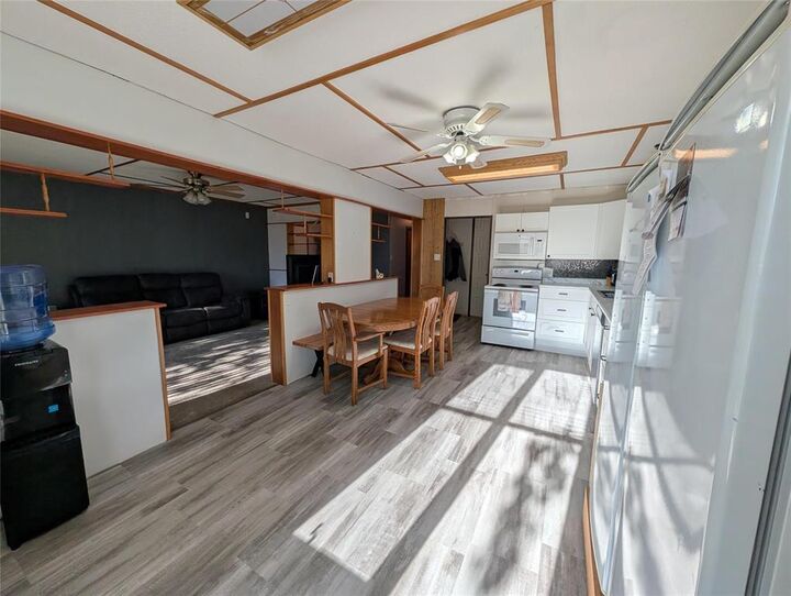 Property Photo: 6 Brandon Hills Estates MB R7A 5Y1