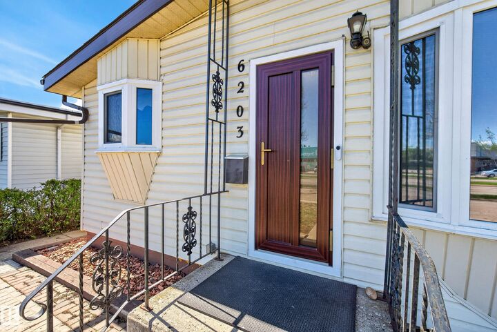 Property Photo: 6203 90 Avenue NW AB T6B 0P1