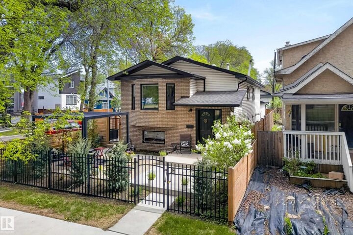 Property Photo:  10869 94 Street NW  AB T5H 1Z8 
