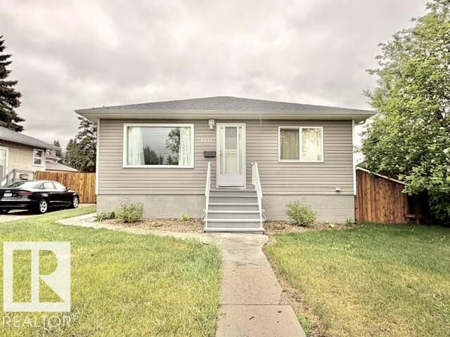 Property Photo:  5611 51 Avenue  AB T4V 0W3 