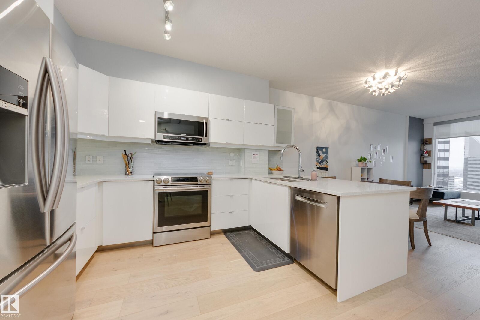 Property Photo:  10152 104 Street NW 2004  AB T5J 0B6 