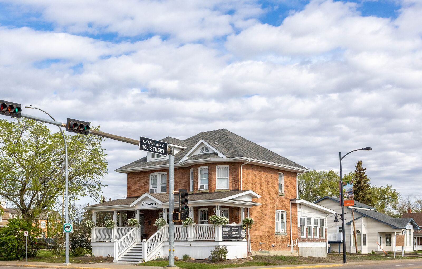 Property Photo:  100 Avenue  AB T8R 1P2 